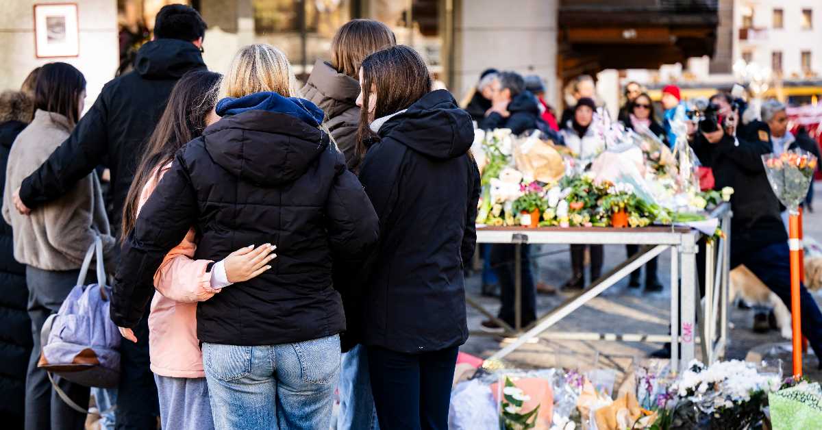 О трагедији у Швајцарској и фасцинацији пиротехником – адолесценција или игра моћи