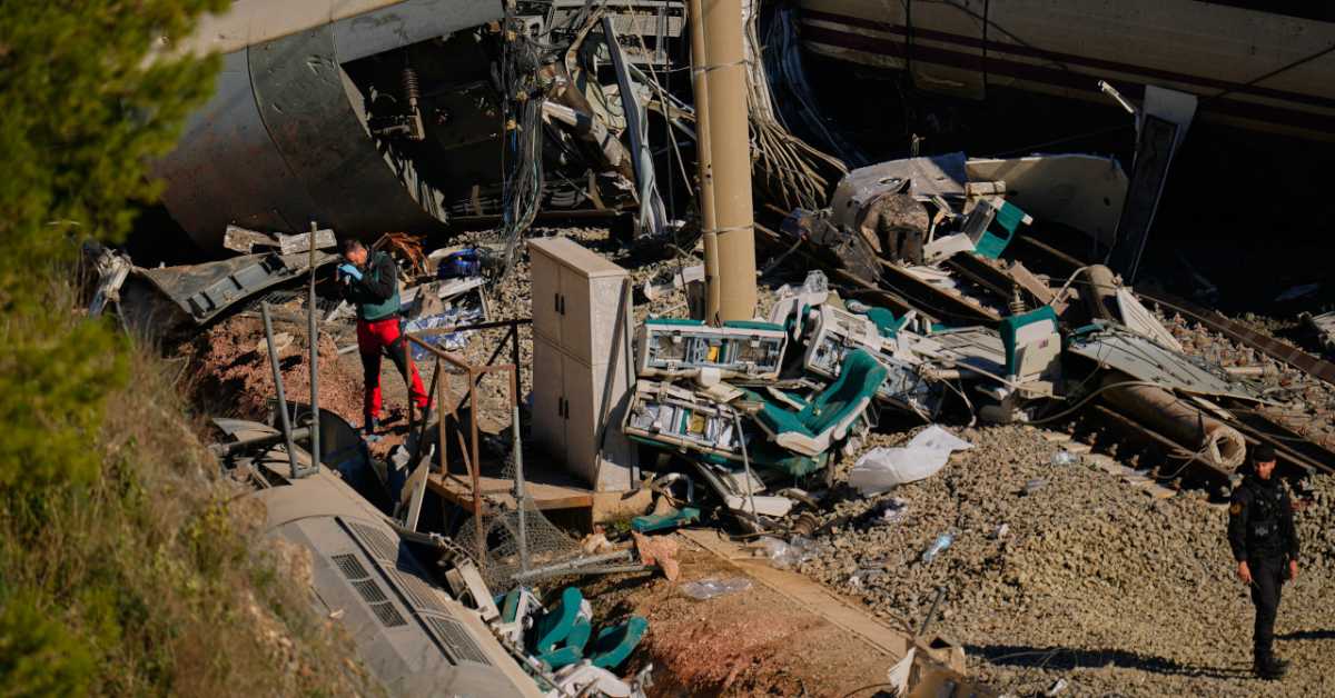 Дан жалости у Шпанији – фокус истраге вагон број 6, краљ и краљица посетили место несреће