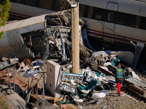 Дан жалости у Шпанији – фокус истраге вагон број 6, краљ и краљица посетили место несреће