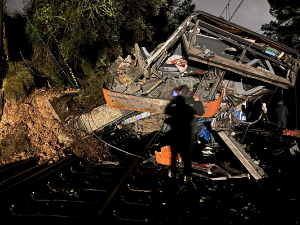 Воз исклизнуо из шина код Барселоне – машиновођа погинуо, повређено 20 особа