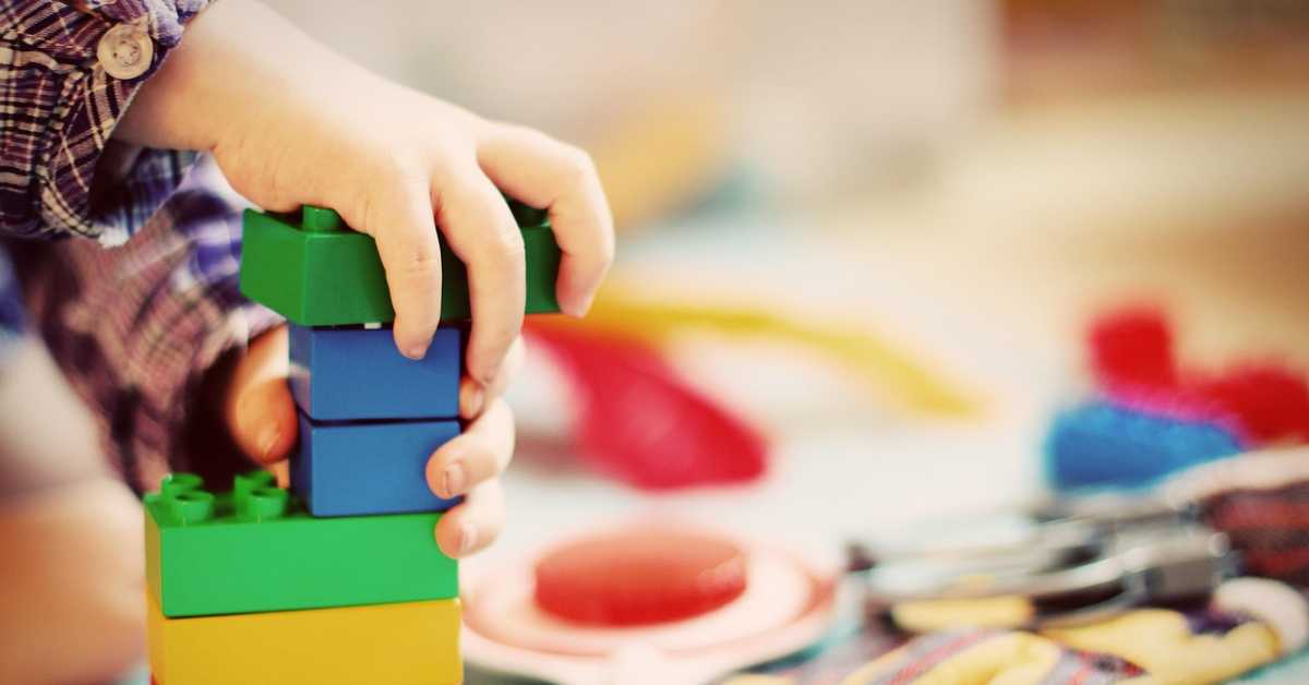 Све мање усвојене деце у Србији – шта кочи поступак и да ли је струка попустила под притиском јавности