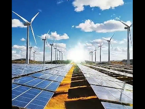 Индија при крају изградње највећег постројења на свету за производњу струје на сунце и ветар