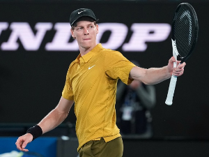 Грчеви, врућина и скоро четири сата тениса - Синер преживео Спицирија и драму у Мелбурну