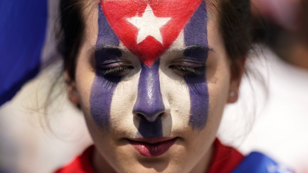 Кубански парадни ковчези и почасна паљба - Америка прети новом блокадом, или 350 дана за смену власти у Хавани