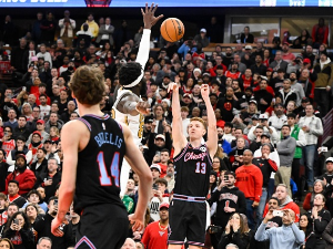 Хертер у последњој секунди тројком срушио Бостон и донео победу Чикагу