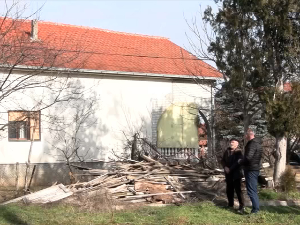 Опасности које крију нерашчишћене рушевине школе