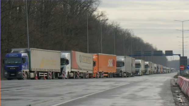 Други дан блокаде граничних прелаза за теретњаке – штета 100 милиона евра дневно