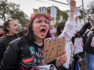 Протести у САД против Трампове имиграционе политике, проширена истрага убиства активисте