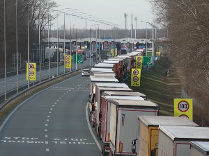 Превозници из Србије и БиХ настављају блокаде теретних граничних прелаза
