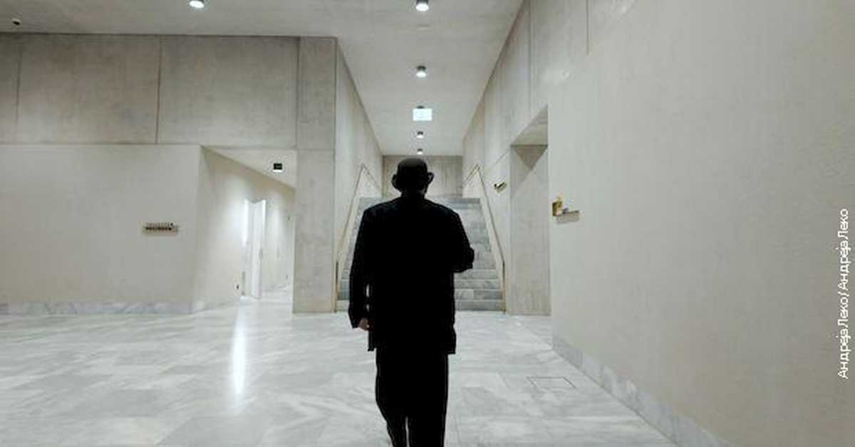 Авангарда, језик лудости: У зениту, 2-10 