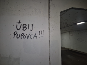 Исписани графити са позивом на убиство Милорада Пуповца
