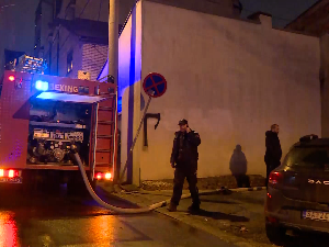 Пожар у напуштеној згради на Звездари, нема повређених