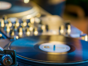 Игла на винилу – Shirley Bassey