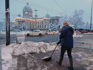 Облачно и хладно са снегом и леденом кишом