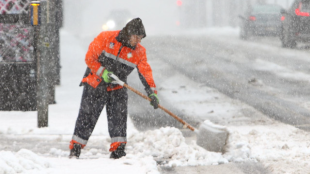 Снег и лед у Србији – могуће несташице струје и кашњење летова, главни путеви проходни
