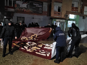 Инциденти на Бадњи дан, тзв. косовска полиција одузела мајице и транспарент због православних натписа