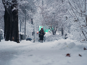 Србија под снегом – покривач све дебљи, могући киша и лед на путевима