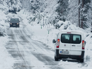 Србија и даље под снегом – проблеми са струјом на западу земље, саобраћај отежан на већини путних праваца