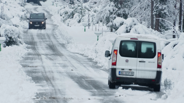 Србија и даље под снегом – проблеми са струјом на западу земље, саобраћај отежан на већини путних праваца