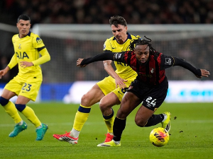 Семењо се голом опростио од Борнмута, Тотенхем пао у надокнади времена