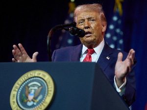 Трамп: Међународно право ми није потребно, НАТО је без САД суштински бескористан