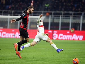 Милан преживео меч са Ђеновом, Интер ипак одмиче на челу табеле