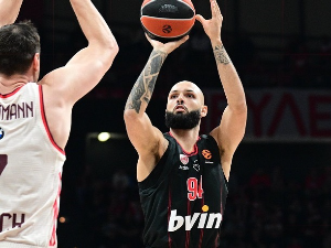 Олимпијакос се није уплашио Пешићевог Бајерна, Џонс још увек чека на прве минуте