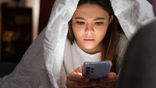 Дипфејк и нудификација – како ВИ индустријализује дигитално злостављање