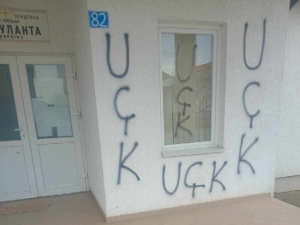 Исписани графити који величају тзв. ОВК на амбуланти и вртићу у Добротину