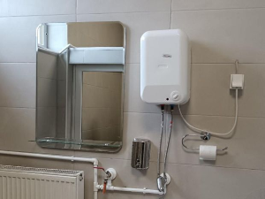 Велика донација за малу школу, обновљени тоалети у Лалинцу