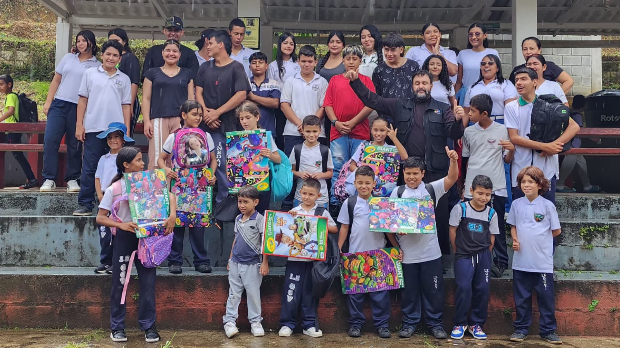 Фондација СПЦ у Колумбији уручила помоћ за 50 малишана - 