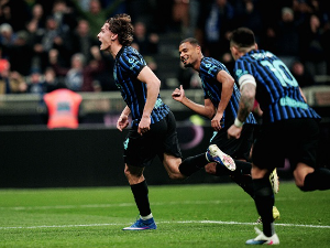 Јувентус са играчем мање замало преживео "Меацу" - Гол Зјелинског можда буде вредан Скудета