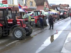 Пети дан блокада – млекари на путу у Мрчајевцима, у Војводини "блокаде упозорења" на десет локација