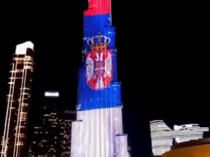 Бурџ Калифа у Дубаију у бојама српске заставе; Вучић: Хвала, драги пријатељи