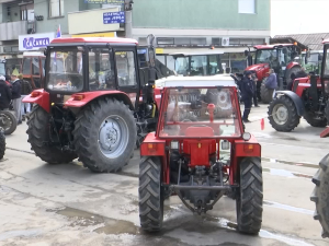 Шести дан блокада – млекари на путу у Мрчајевцима