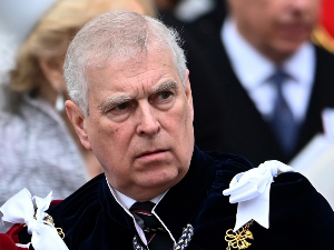 Принц Ендру пуштен из притвора, истрага и даље у току