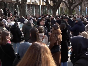 Протест против усвајања сета правосудних закона - судије, тужиоци и адвокати испред суда у Новом Саду