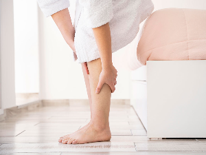 Стајање опасније од седења: како настају проблеми са венама и када се јављају први симптоми