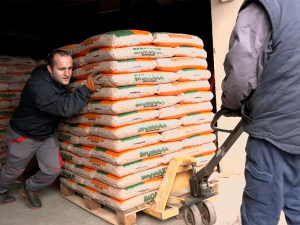 Догревање у Србији - продаја пелета на џакове, цена готово дупло виша него током лета 