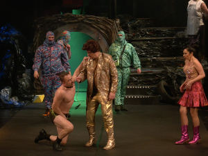 Од уличара до тиранина – савремено читање „Краља Ибија“ на сцени Београдског драмског