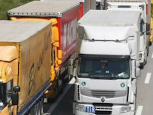 На прелазу Шид на излазу из Србије теретњаци чекају пет сати