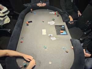 Откривена нелегална коцкарница у београдском хотелу