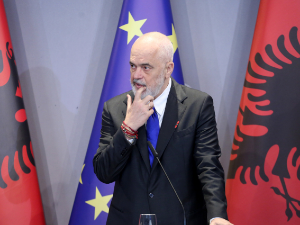 Еди Рама реконструисао Владу