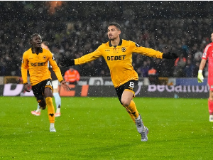 Гомес начео, Гомеш решио Астон вилу, Вулверхемптон се касно пробудио