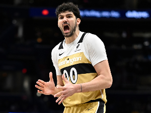 Хокси убедљиви против Визардса, Вукчевић двоцифрен