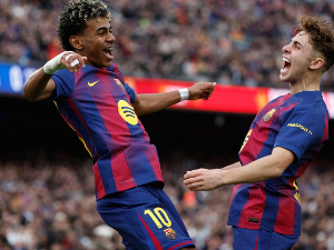 Јамал хет-триком држи Барсу на врху Ла Лиге