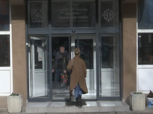 Нови удар на Србе на КиМ - професори, студенти, лекари постају "странци"