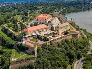 Јутарњи програм из три студија