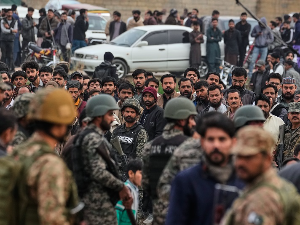 Бомбашки напад на џамију у Пакистану – страдало више од 30 људи, повређених 169