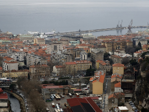 Антифашисти облепили Ријеку плакатима са ликовима Томпсона и Д'Анунција с подигнутом десницом
